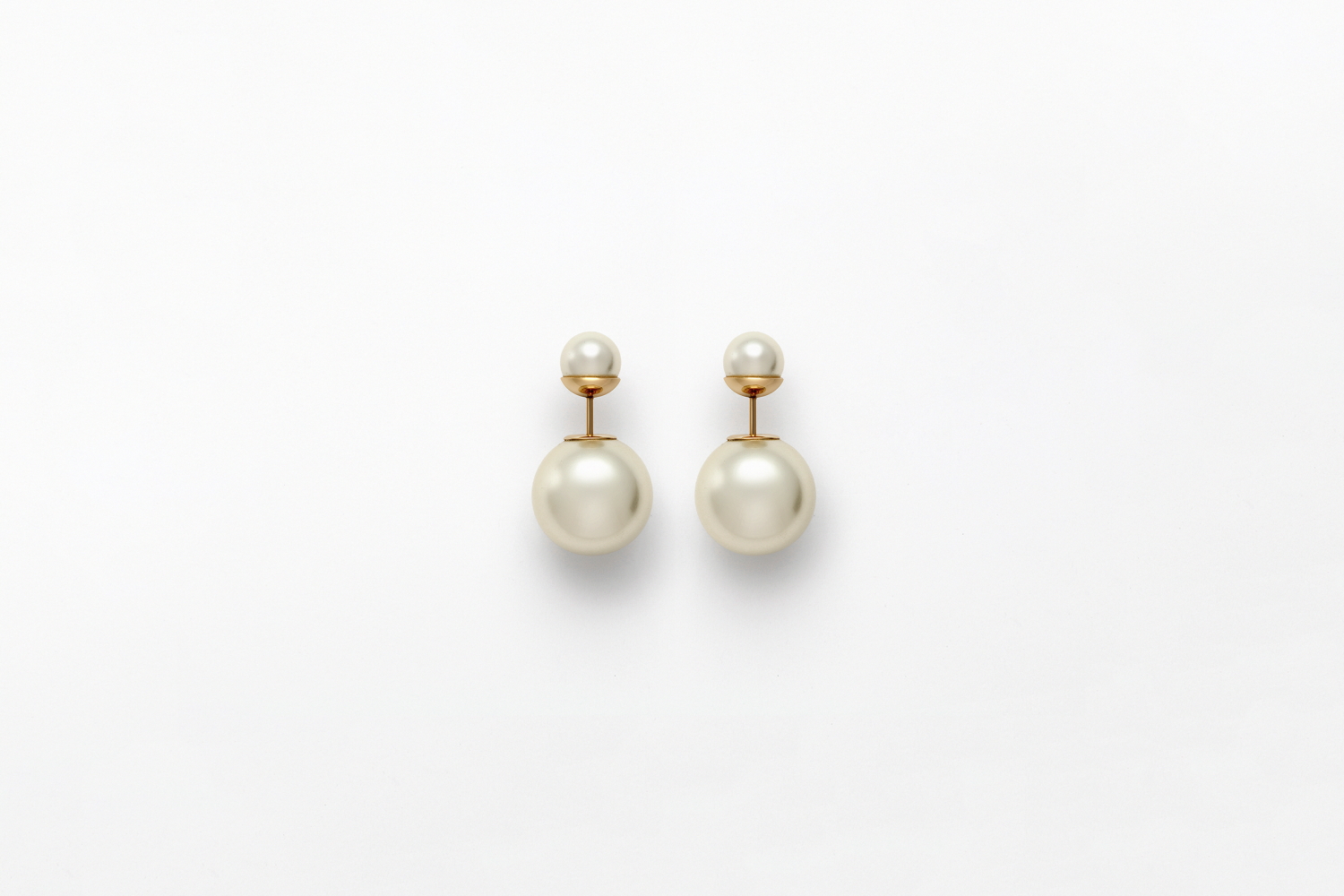 “Mise en Dior” Pearl earrings