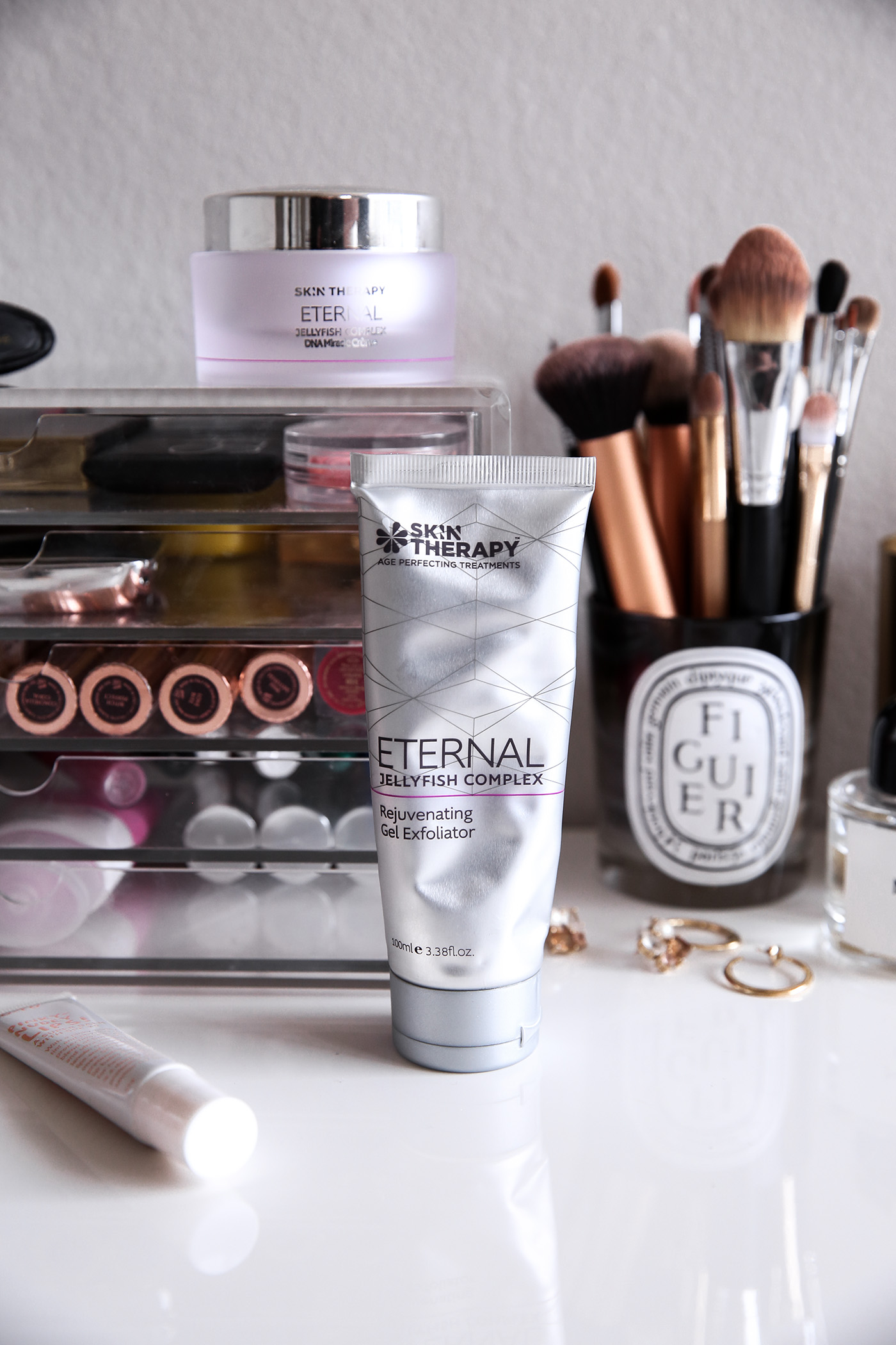 skin therapy eternal jellyfish miracle gel exfoliator and complex dan miracle creme review