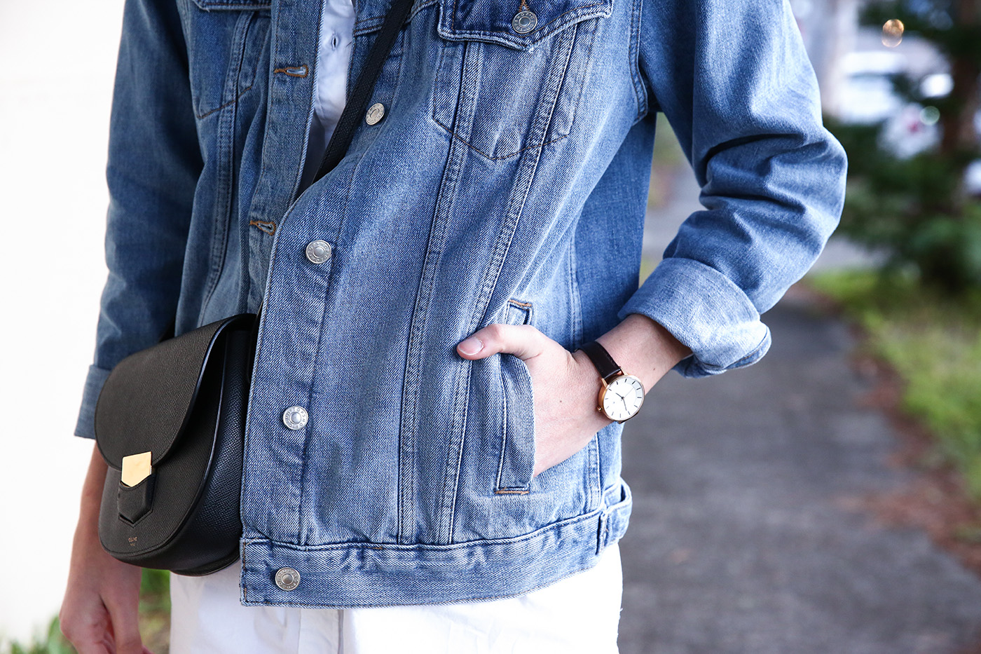 spring wardrobe essential denim jacket mademoiselle minimal outfit