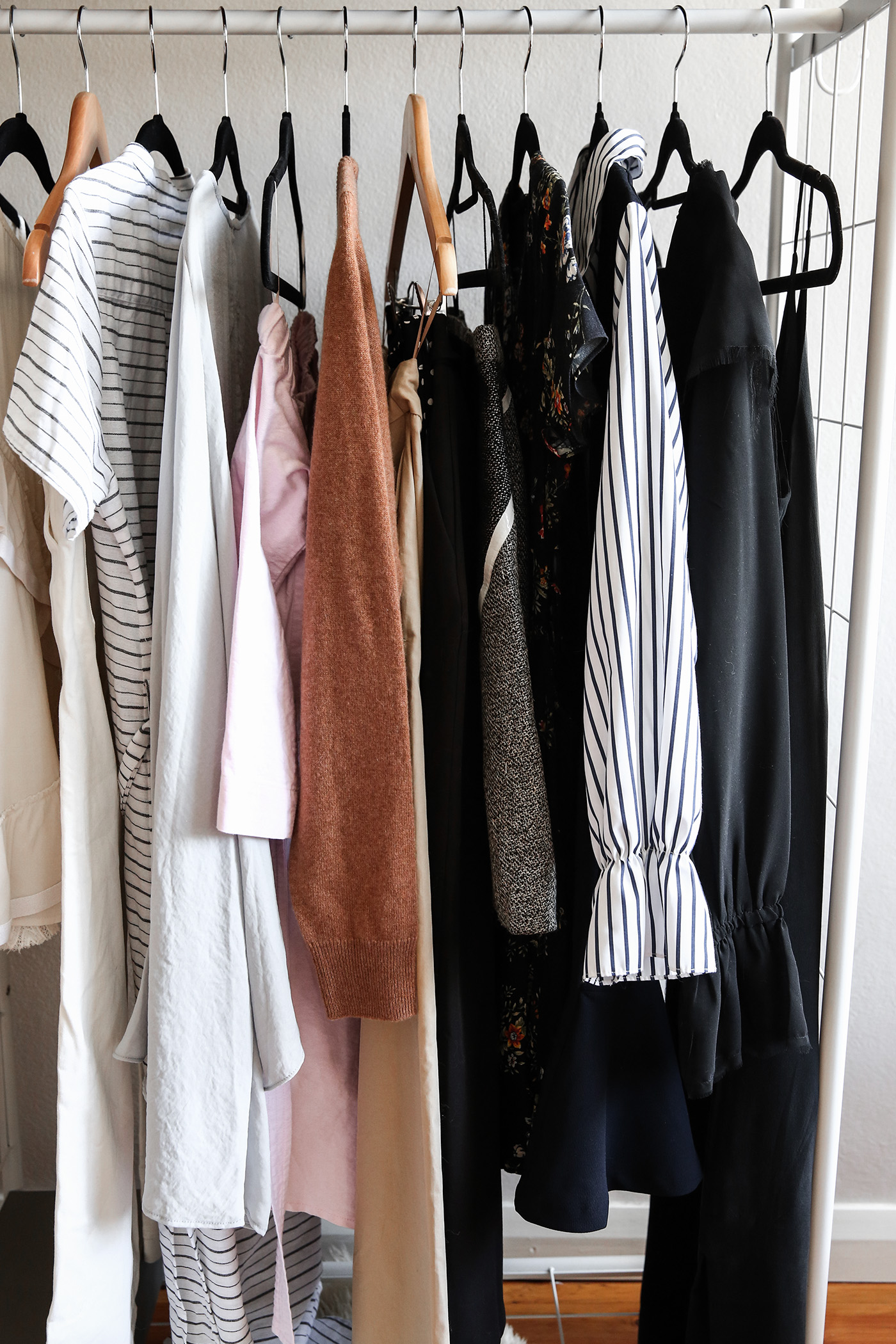 minimal wardrobe declutter