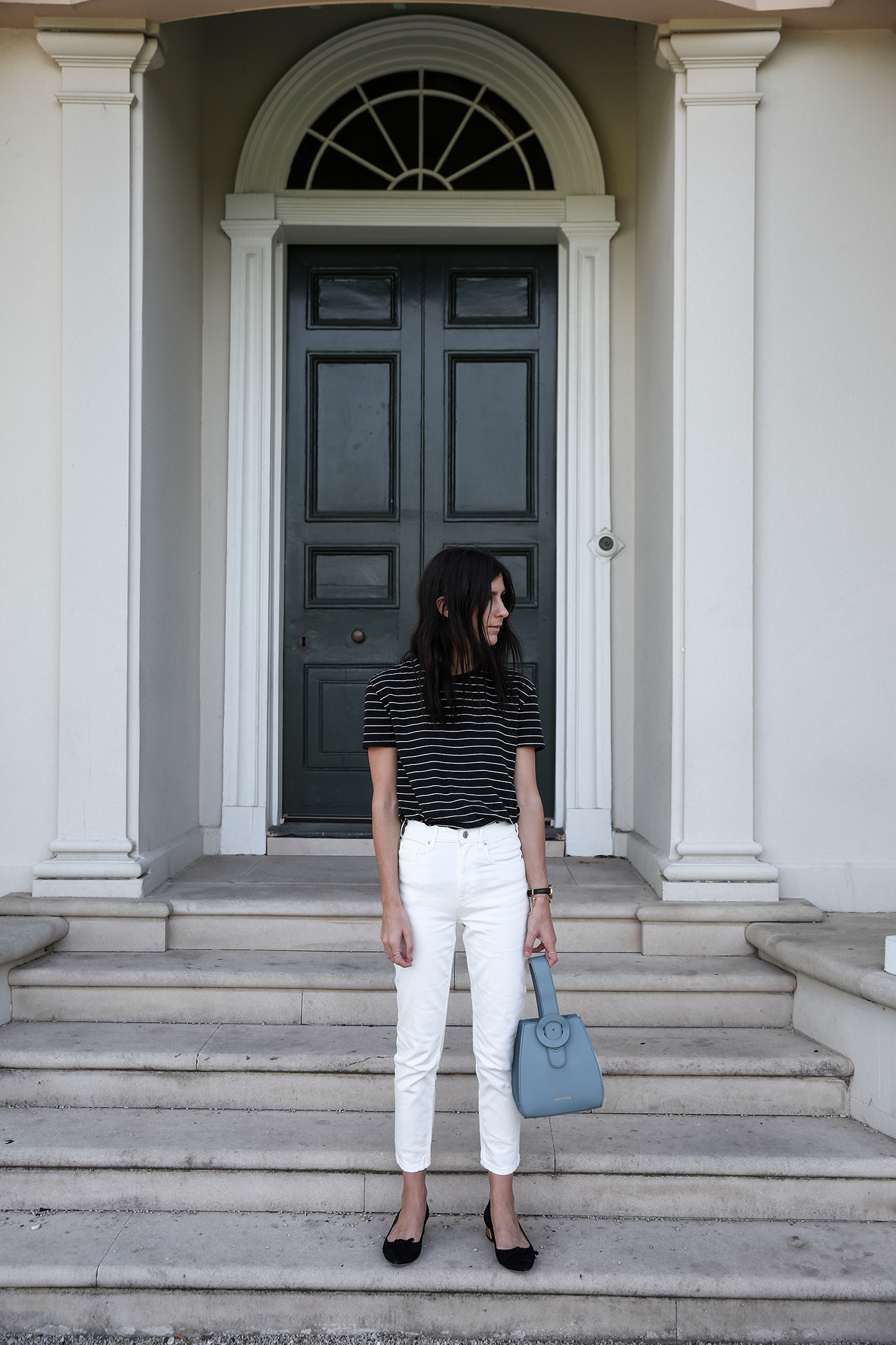 everlane cheeky straight leg jean review and minimal outfit