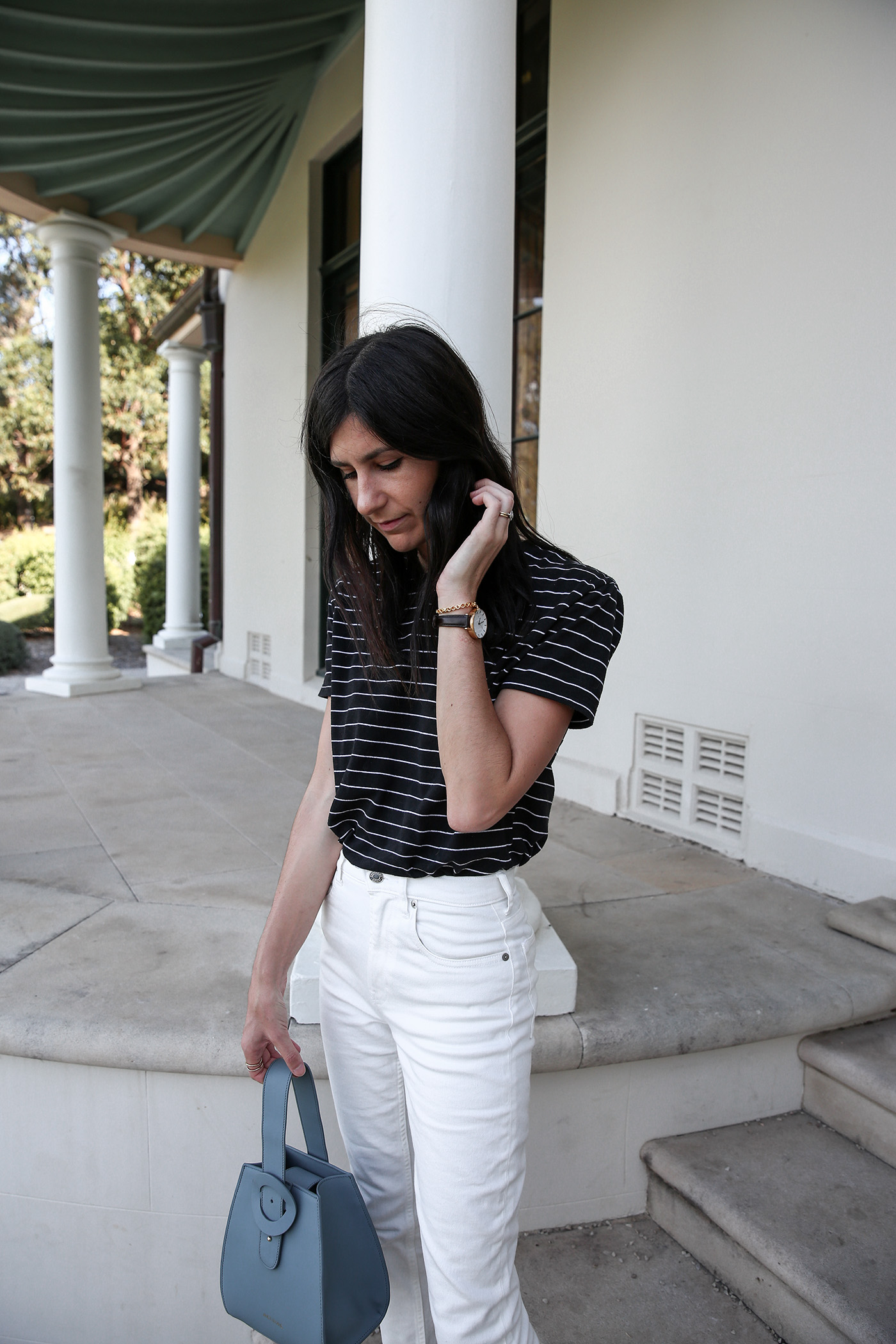 everlane cheeky straight leg jean review and minimal outfit
