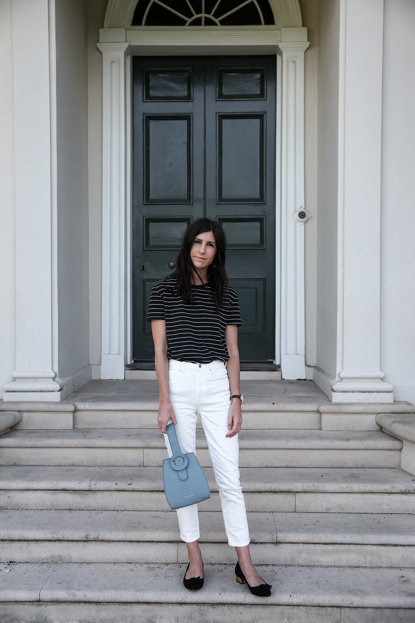 everlane cheeky straight leg jean review and minimal outfit