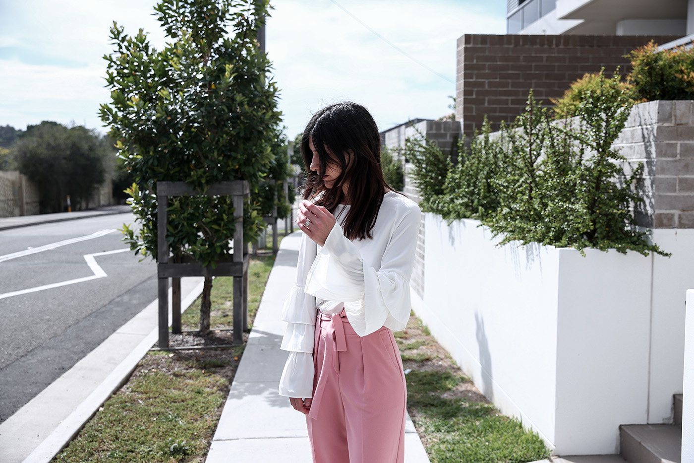 Outfit wearing pink trousers and a ruffle sleeve top - Mademoiselle