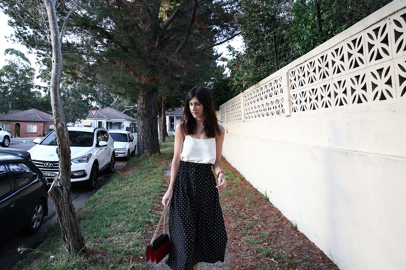 minimal outfit polka dot midi skirt