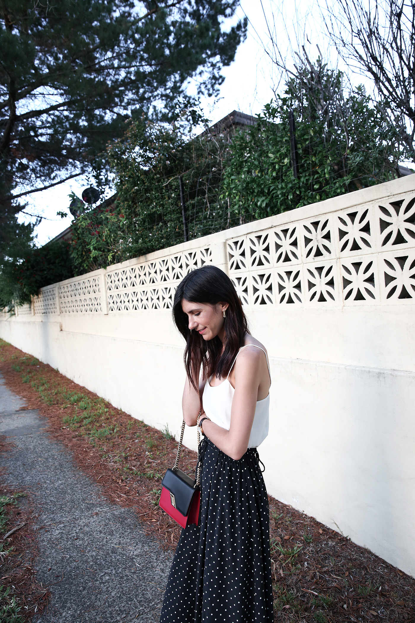 minimal outfit polka dot midi skirt