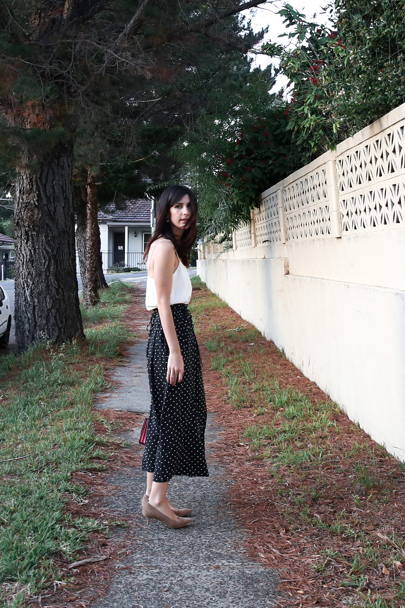 minimal outfit polka dot midi skirt