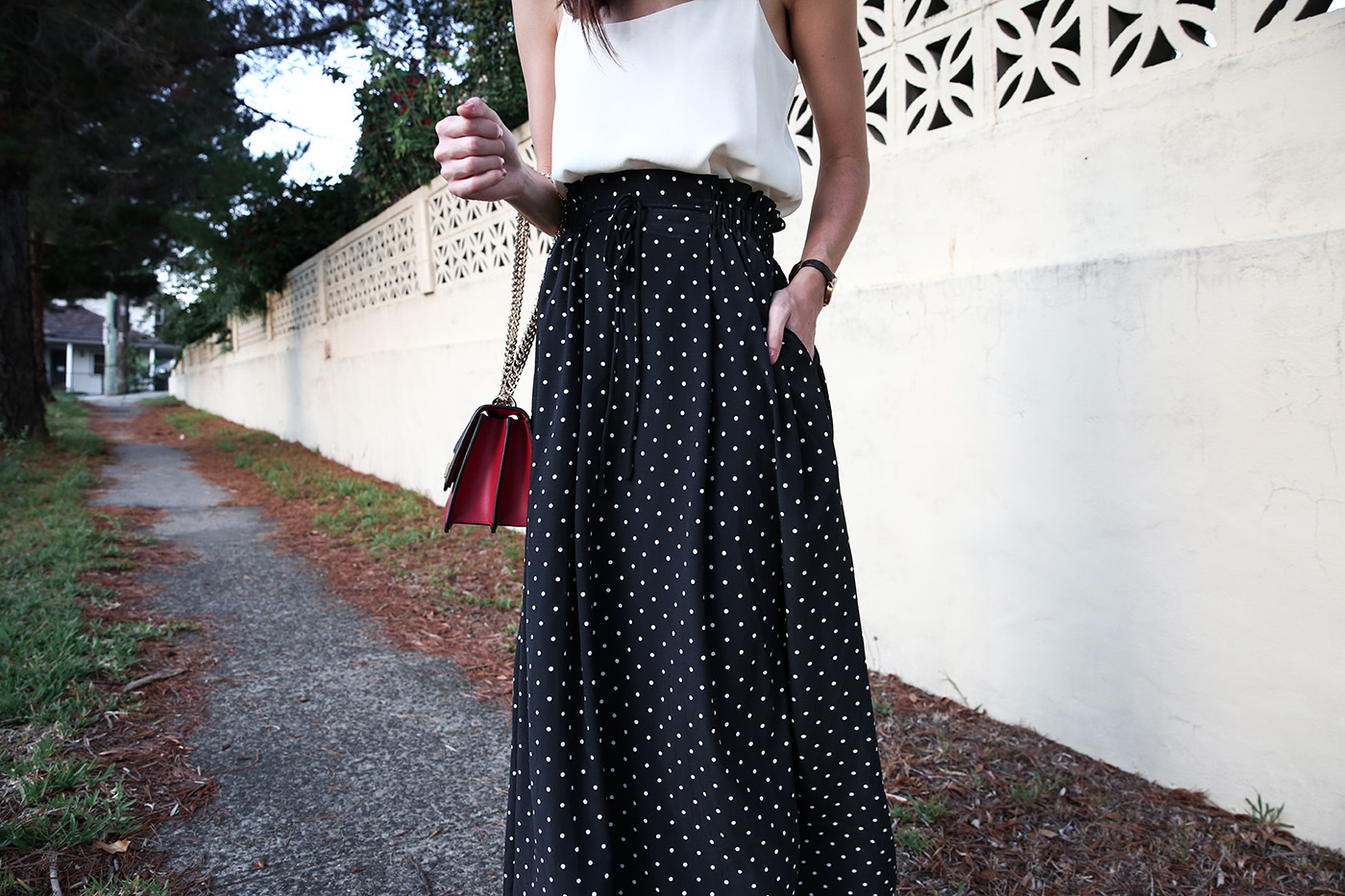 minimal outfit polka dot midi skirt