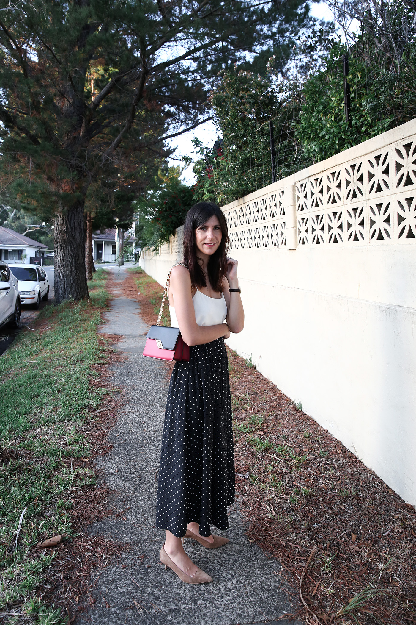 minimal outfit polka dot midi skirt