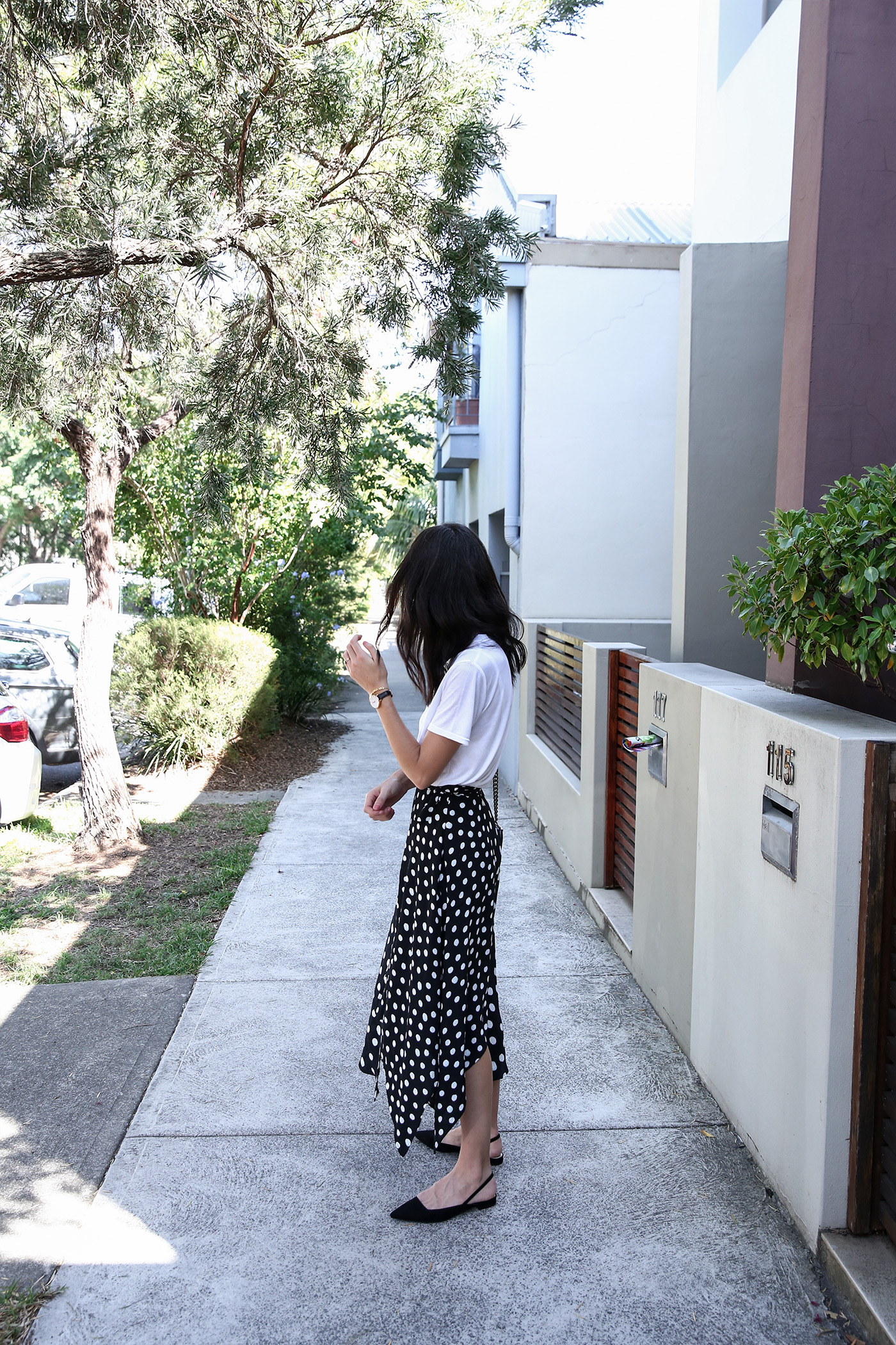 minimal outfit tee polka dot skirt