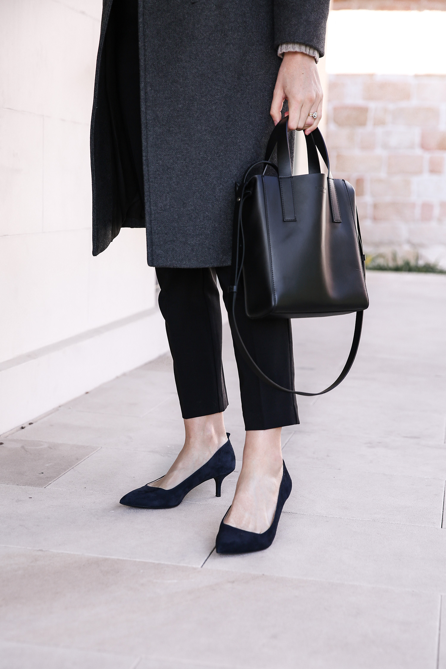 Jamie Lee of Mademoiselle wearing the Everlane editor heels in navy