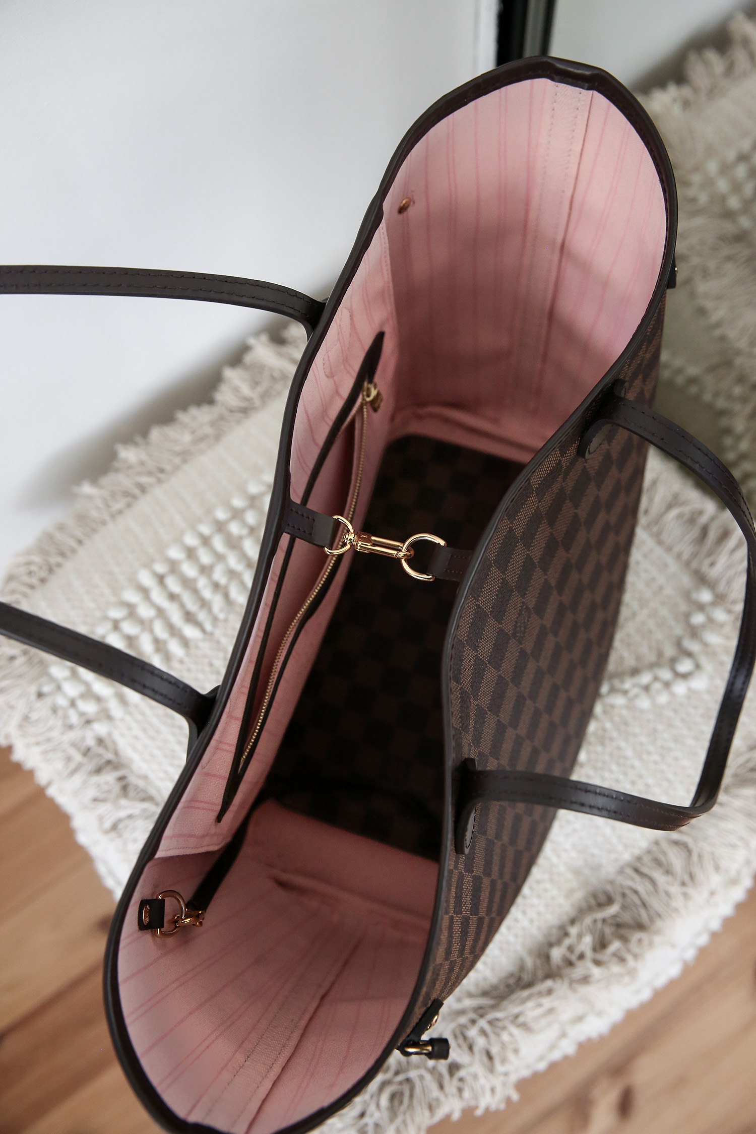 Louis Vuitton Tote Review  In Pursuit Of The Neverfull - Cat's Daily  Living