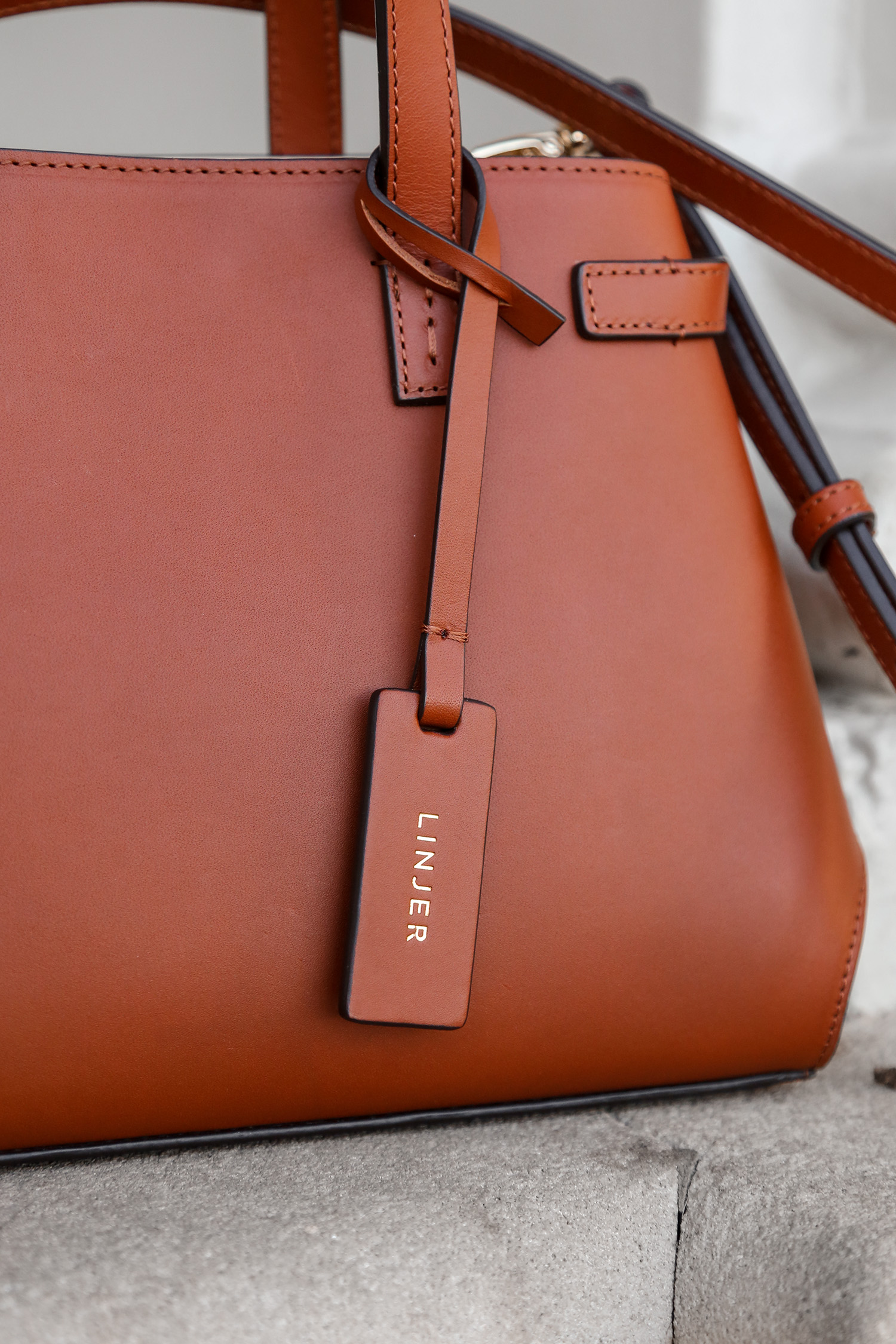 Linjer Crossbody Purse Review & What Fits Inside - Mademoiselle