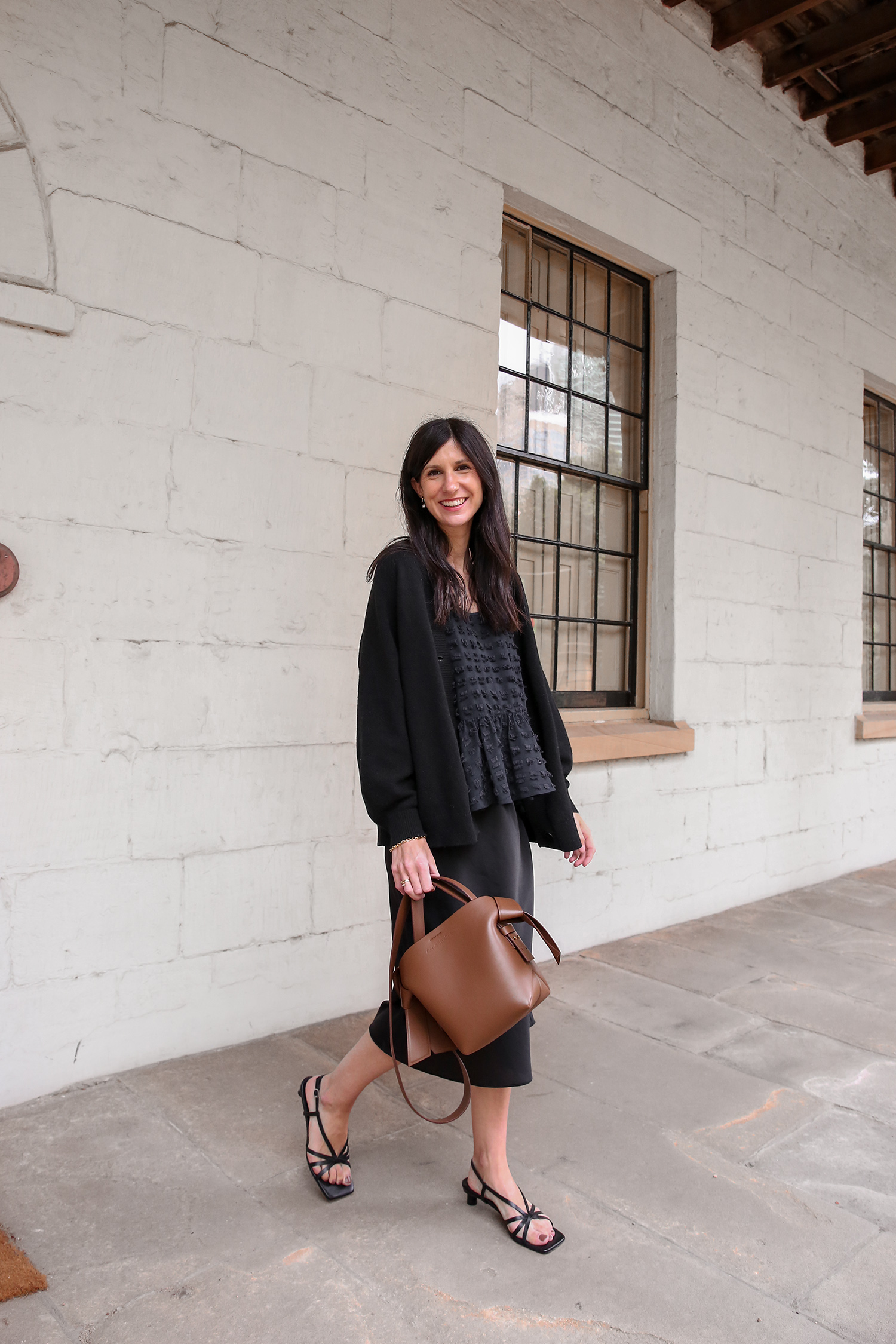 All black minimal Parisian style outfit streestyle