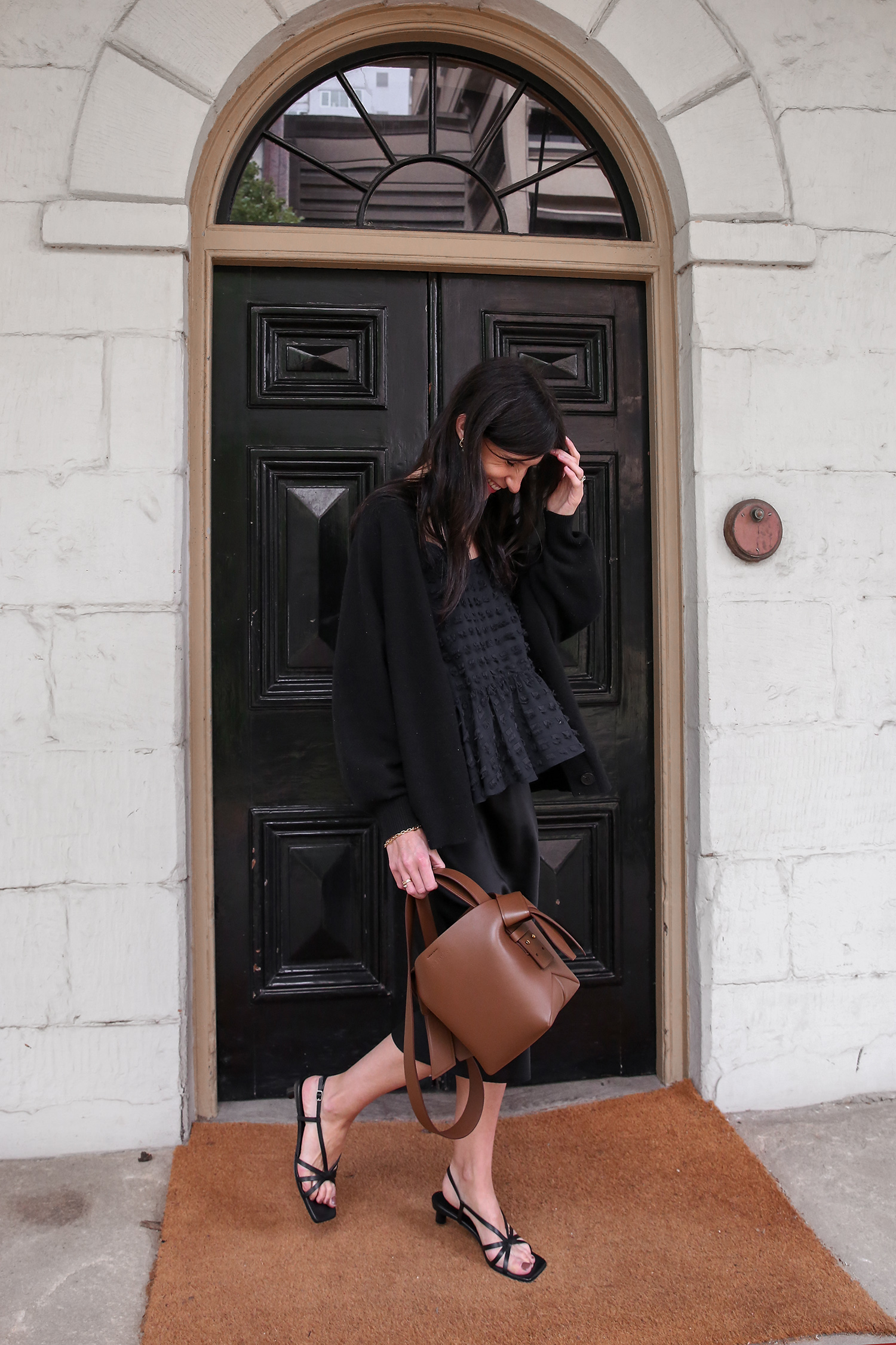 All black minimal Parisian style outfit streestyle