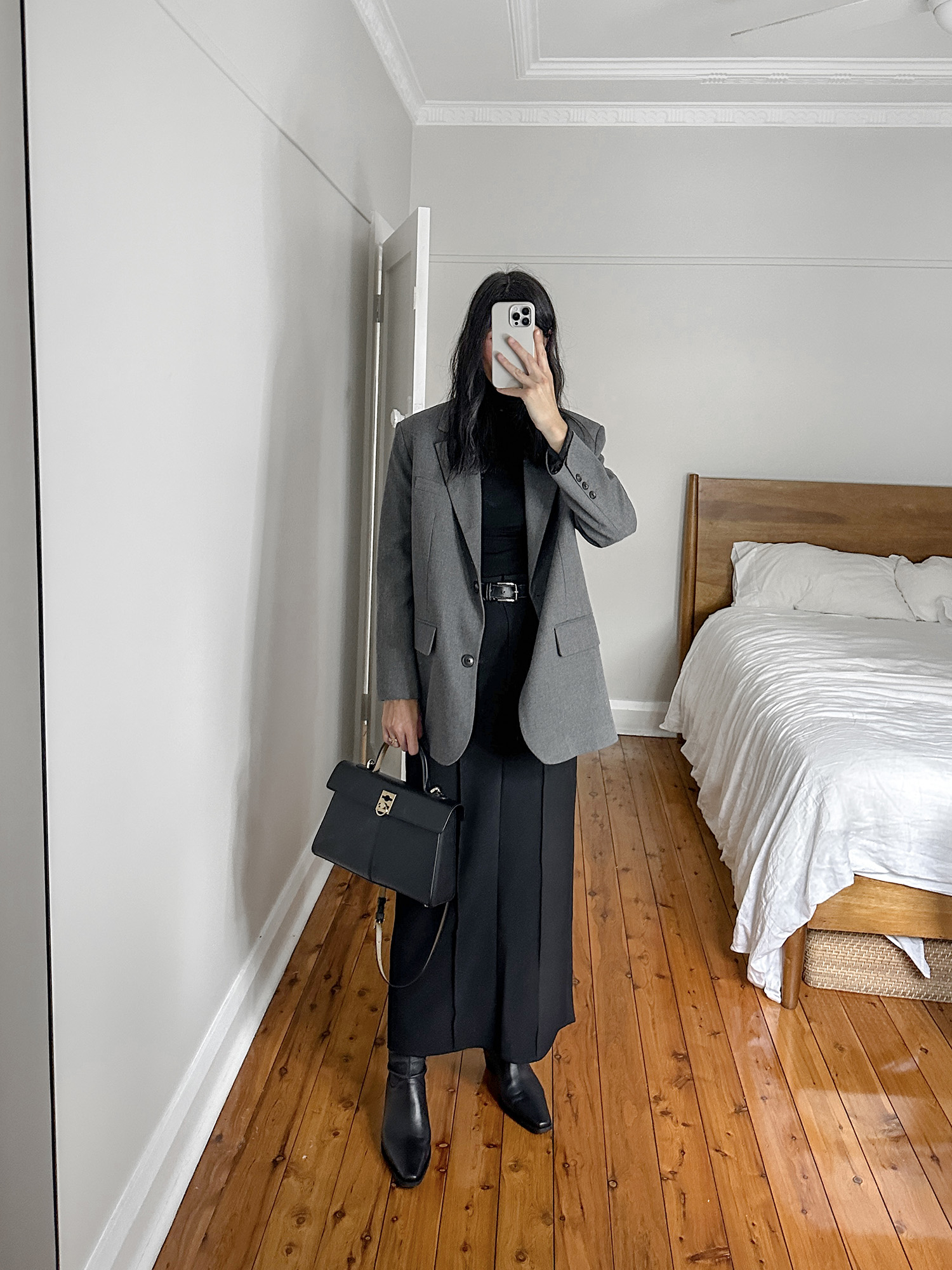 A week of minimal monochromatic outfits - Mademoiselle | Minimal Style Blog