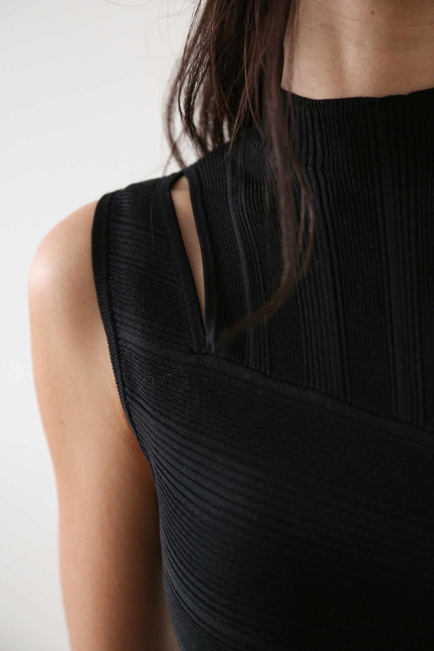 Black rib tank minimal simple style with cut out detail