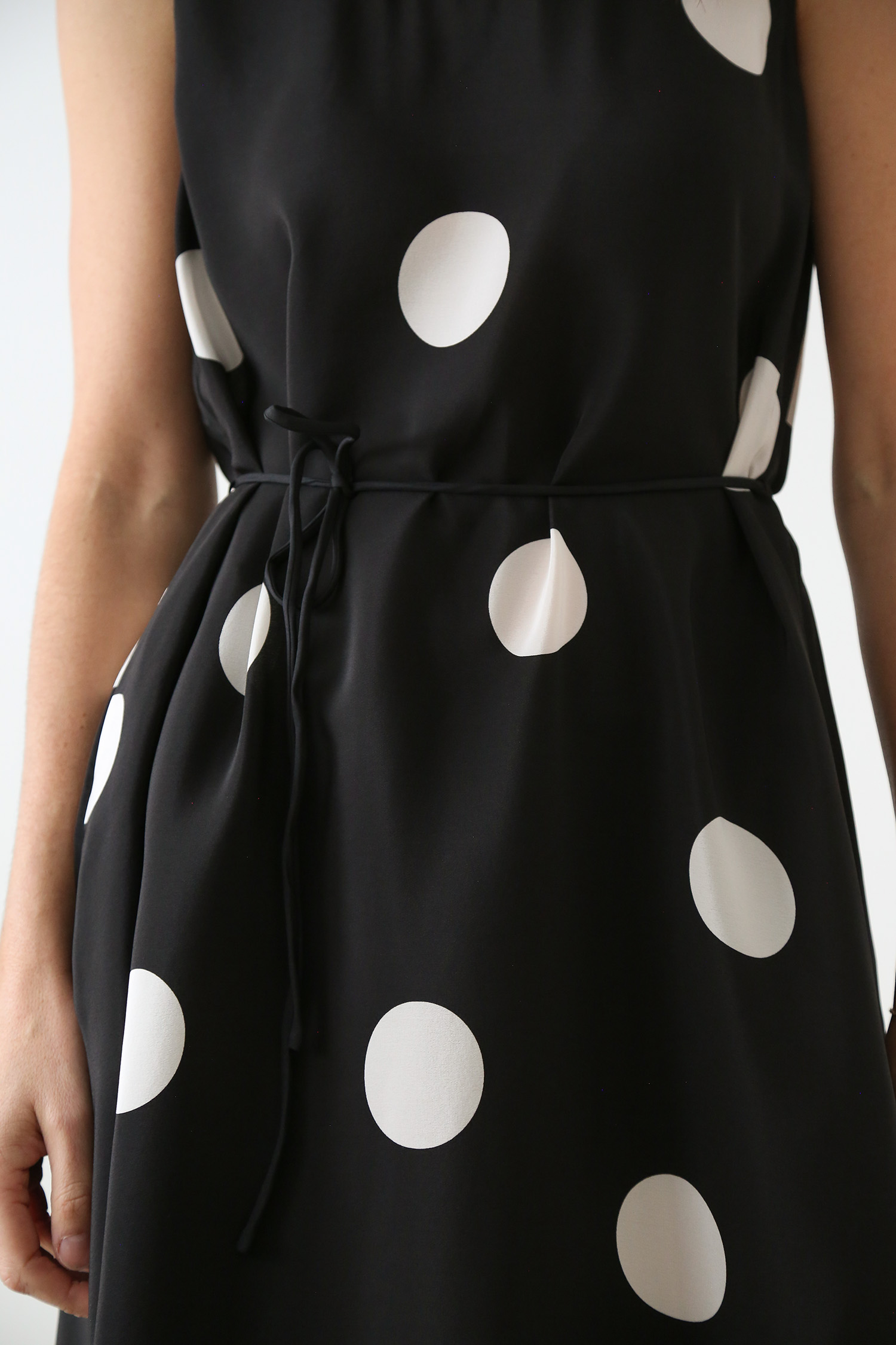 Polka dot dress details