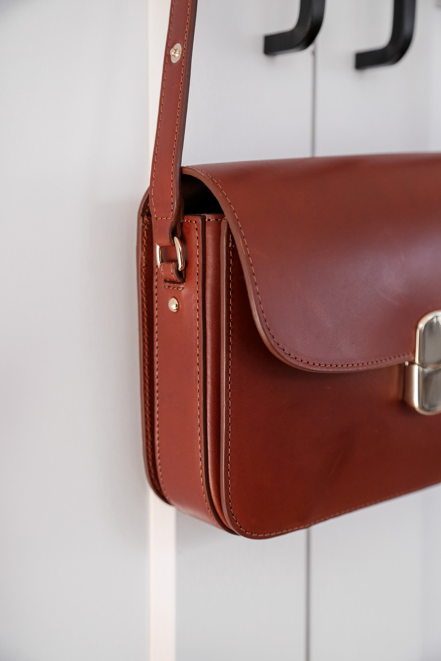 Milo Classic Bag - Vegetable-tanned smooth cowhide leather