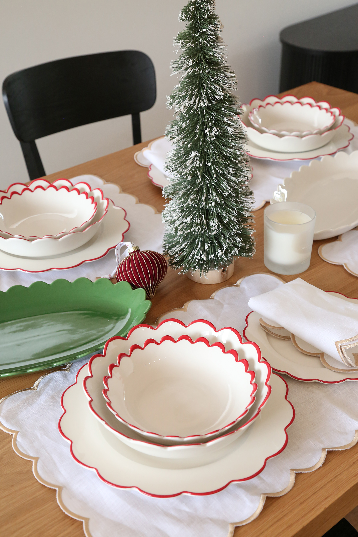 White and red accent scalloped dinnerware