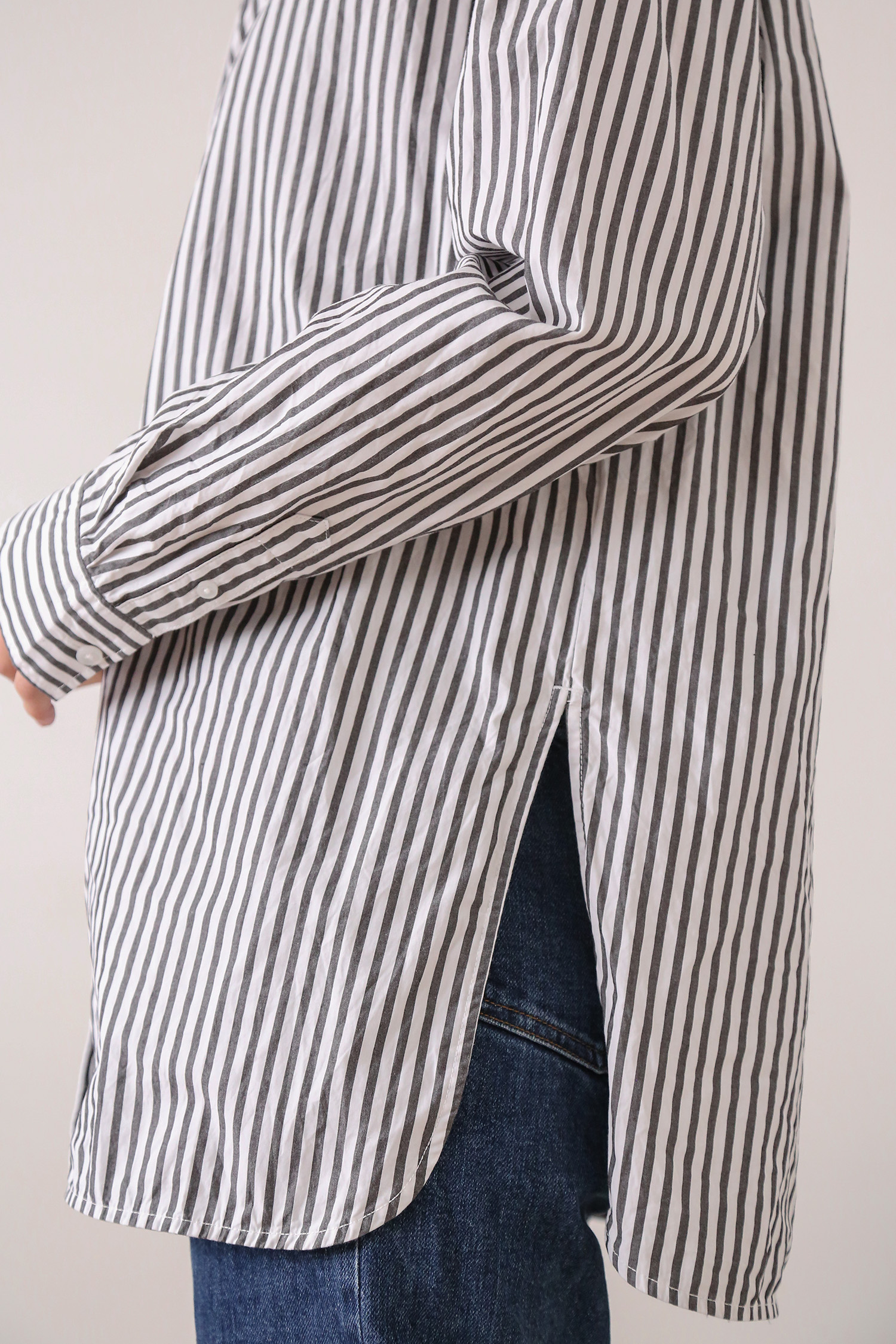 Striped shirt details